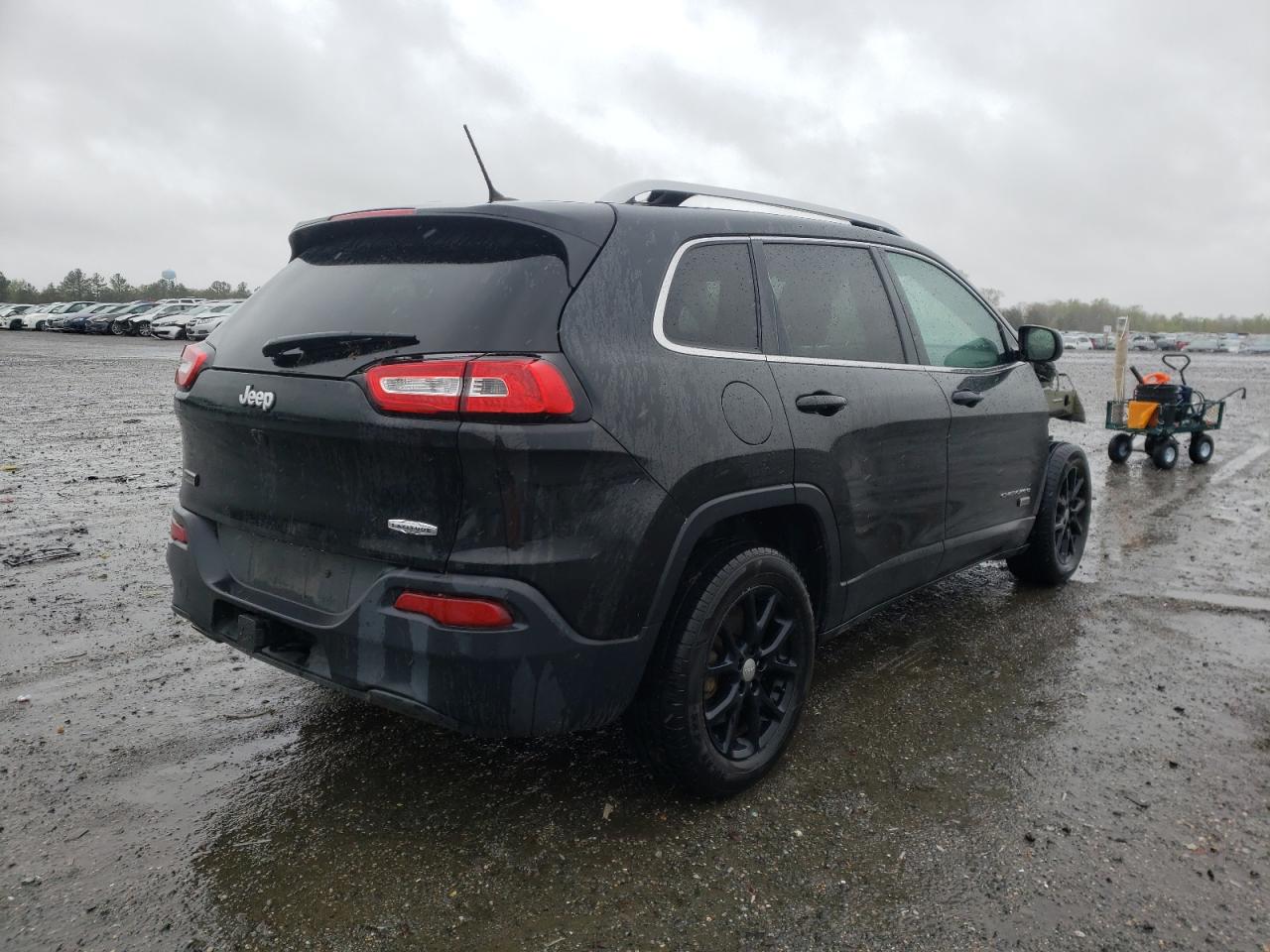 Photo 4 from auction – 2016 JEEP CHEROKEE L with VIN 1C4PJLCB0GW335969