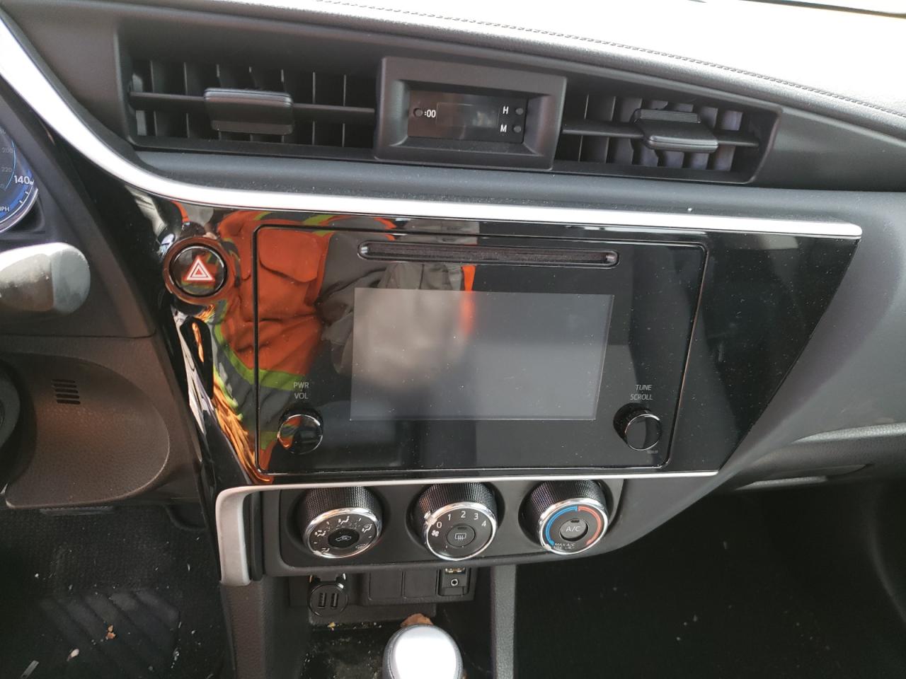 Photo 9 from auction – 2018 TOYOTA COROLLA L with VIN 5YFBURHE0JP755058