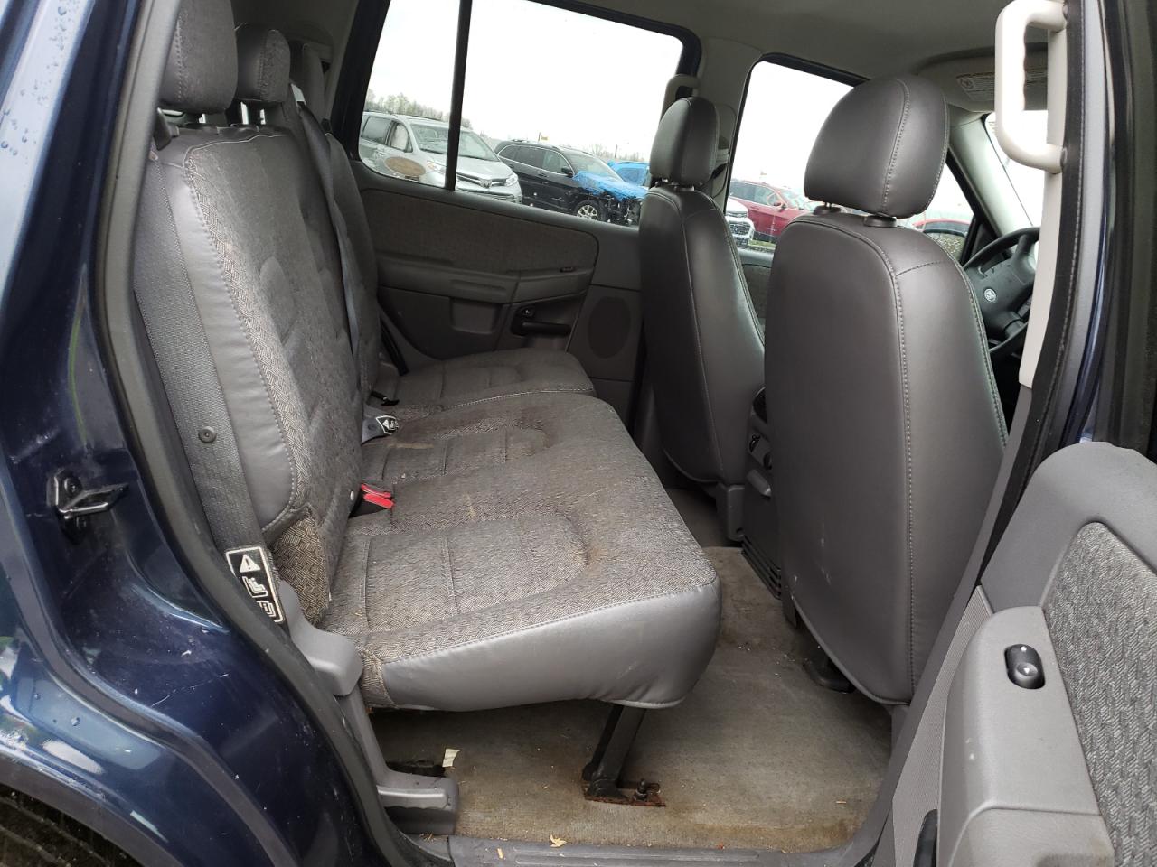 Photo 6 from auction – 2003 FORD EXPLORER X with VIN 1FMZU62K33UA35735