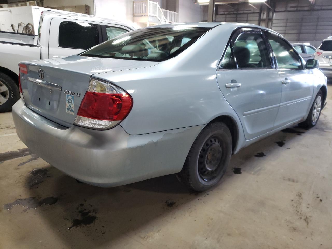 Photo 4 from auction – 2005 TOYOTA CAMRY LE with VIN 4T1BE32K65U980677