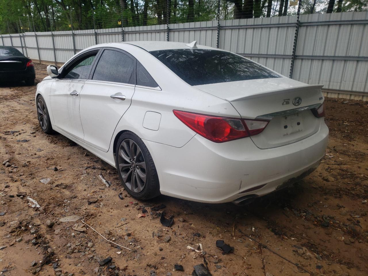 Photo 3 from auction – 2011 HYUNDAI SONATA SE with VIN 5NPEC4AB7BH192902