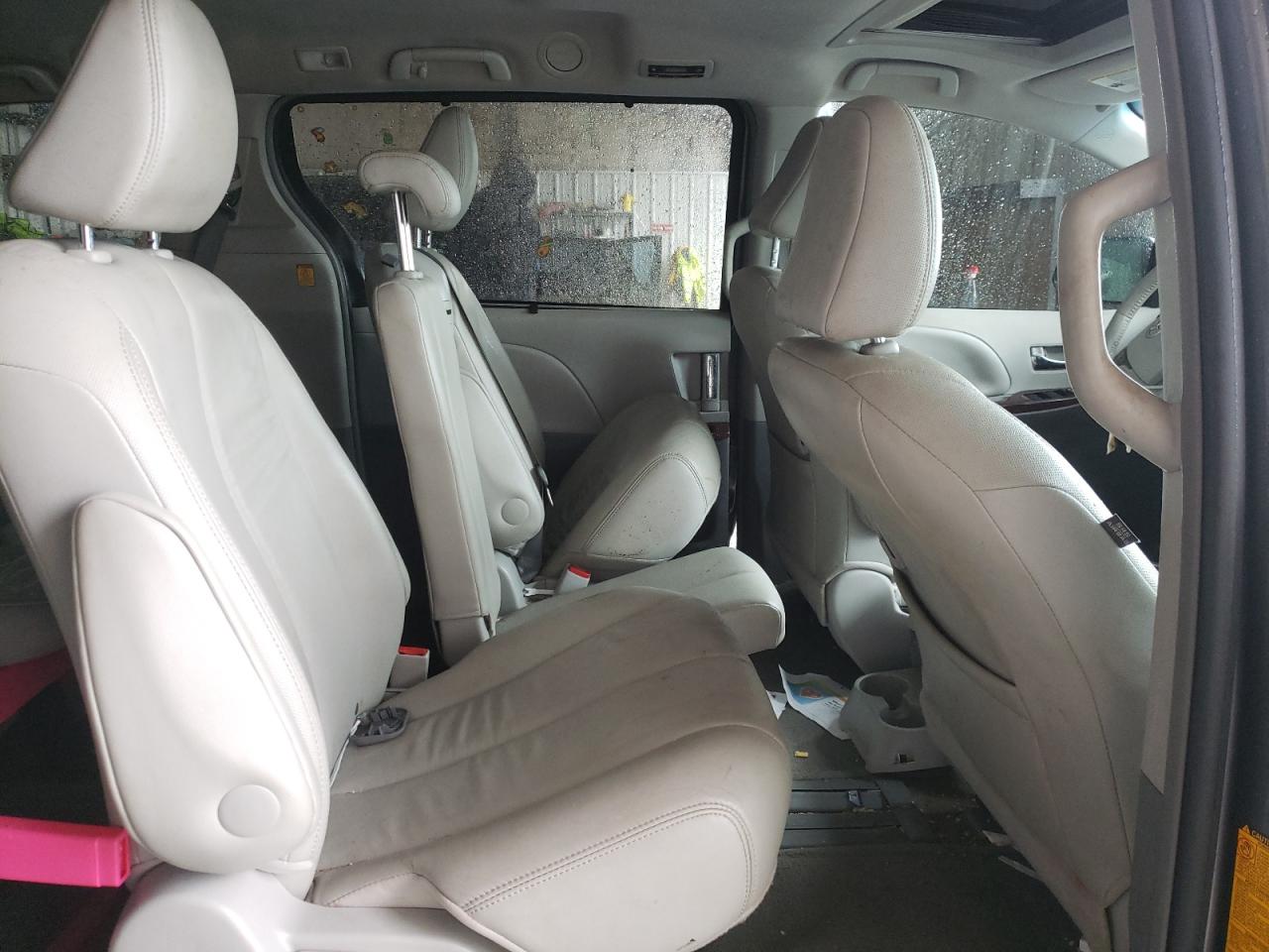 Photo 6 from auction – 2012 TOYOTA SIENNA XLE with VIN 5TDYK3DCXCS265528