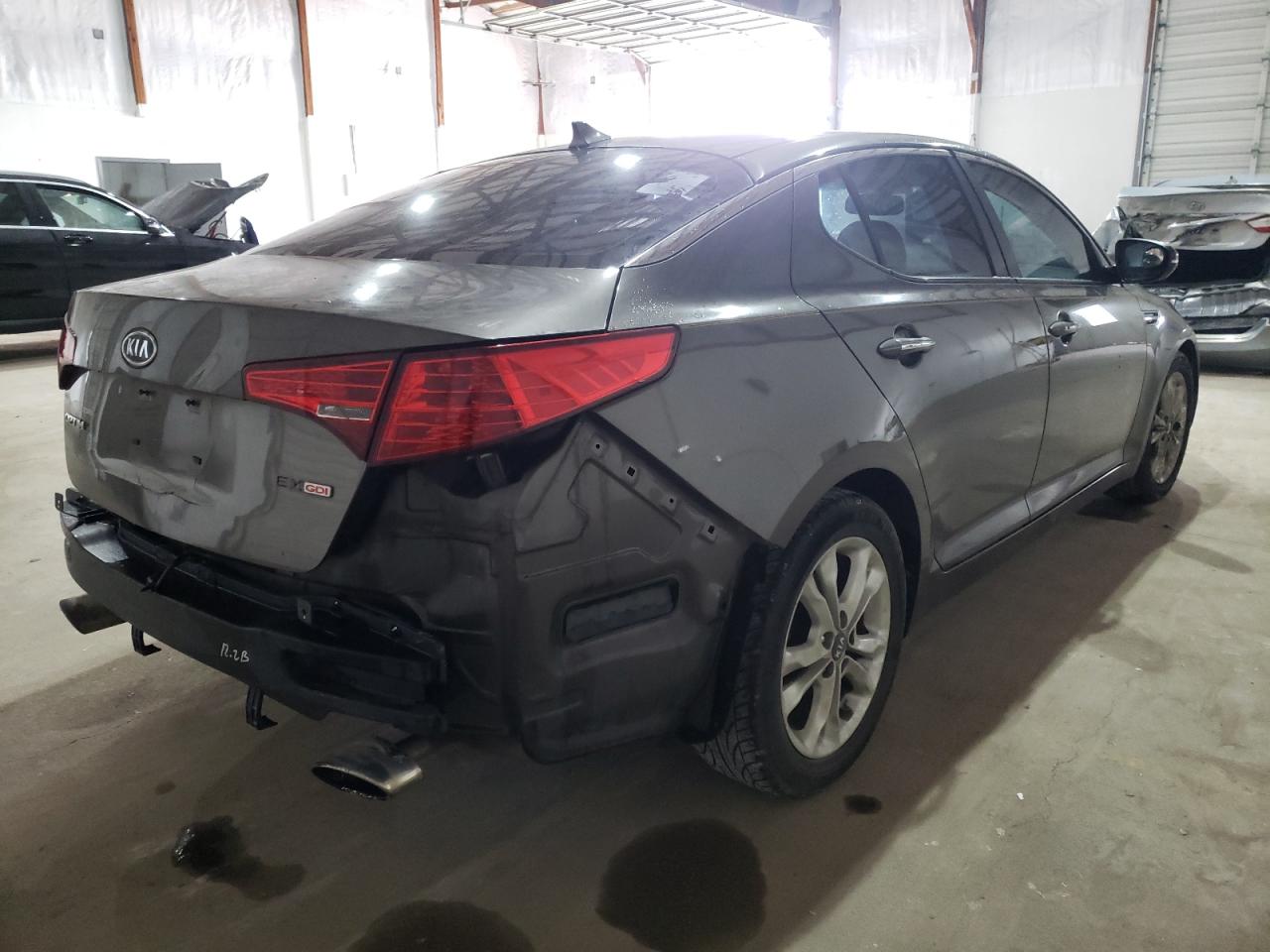 Photo 4 from auction – 2011 KIA OPTIMA EX with VIN KNAGN4A75B5075461