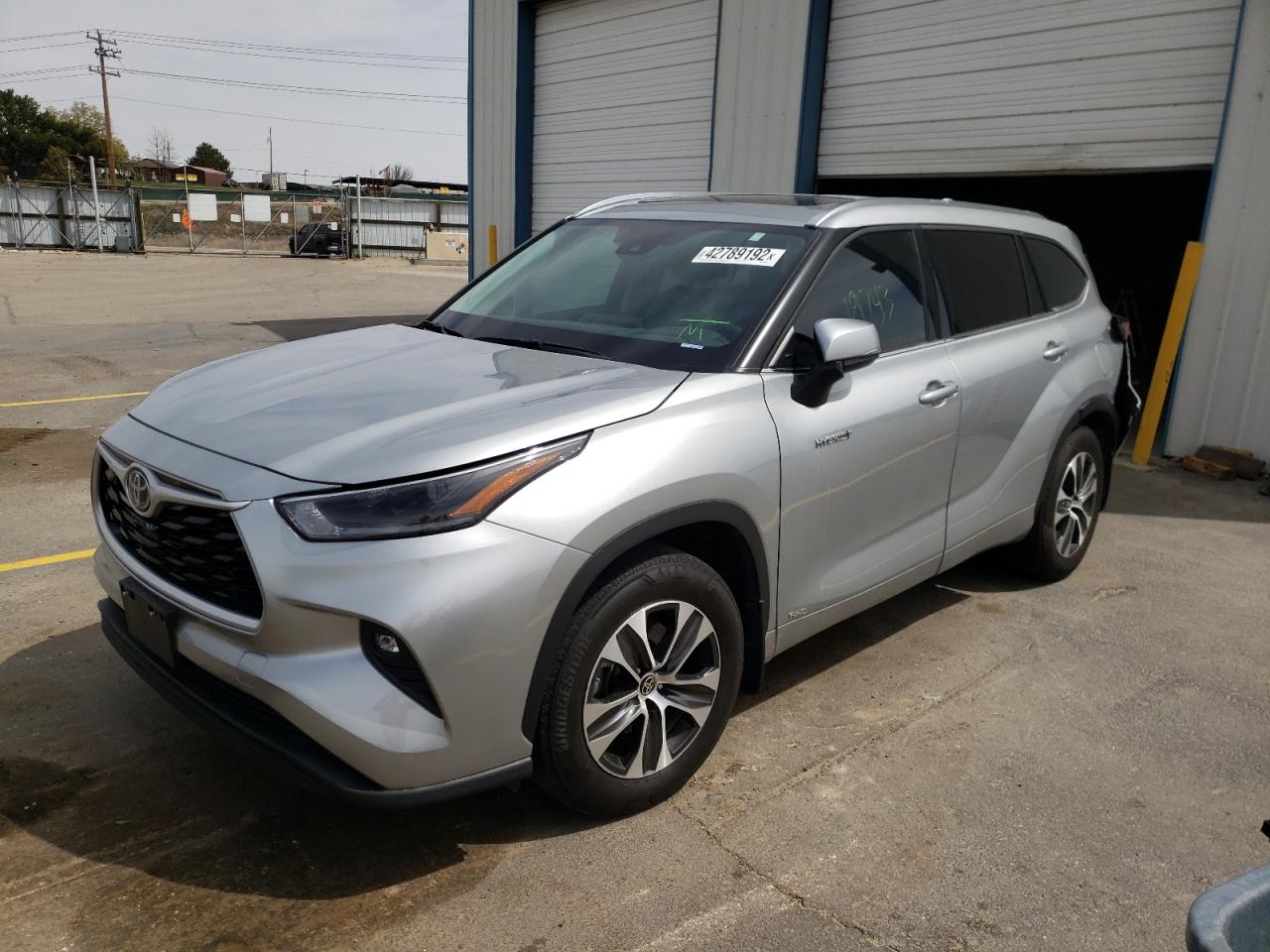 Photo 2 from auction – 2021 TOYOTA HIGHLANDER with VIN 5TDGBRCH4MS520784