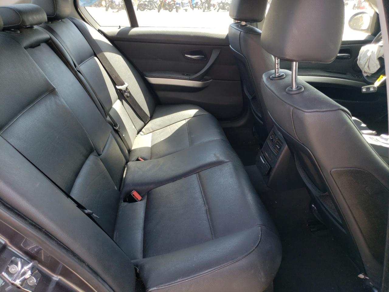 Photo 6 from auction – 2006 BMW 325 I AUTO with VIN WBAVB17526NK36018