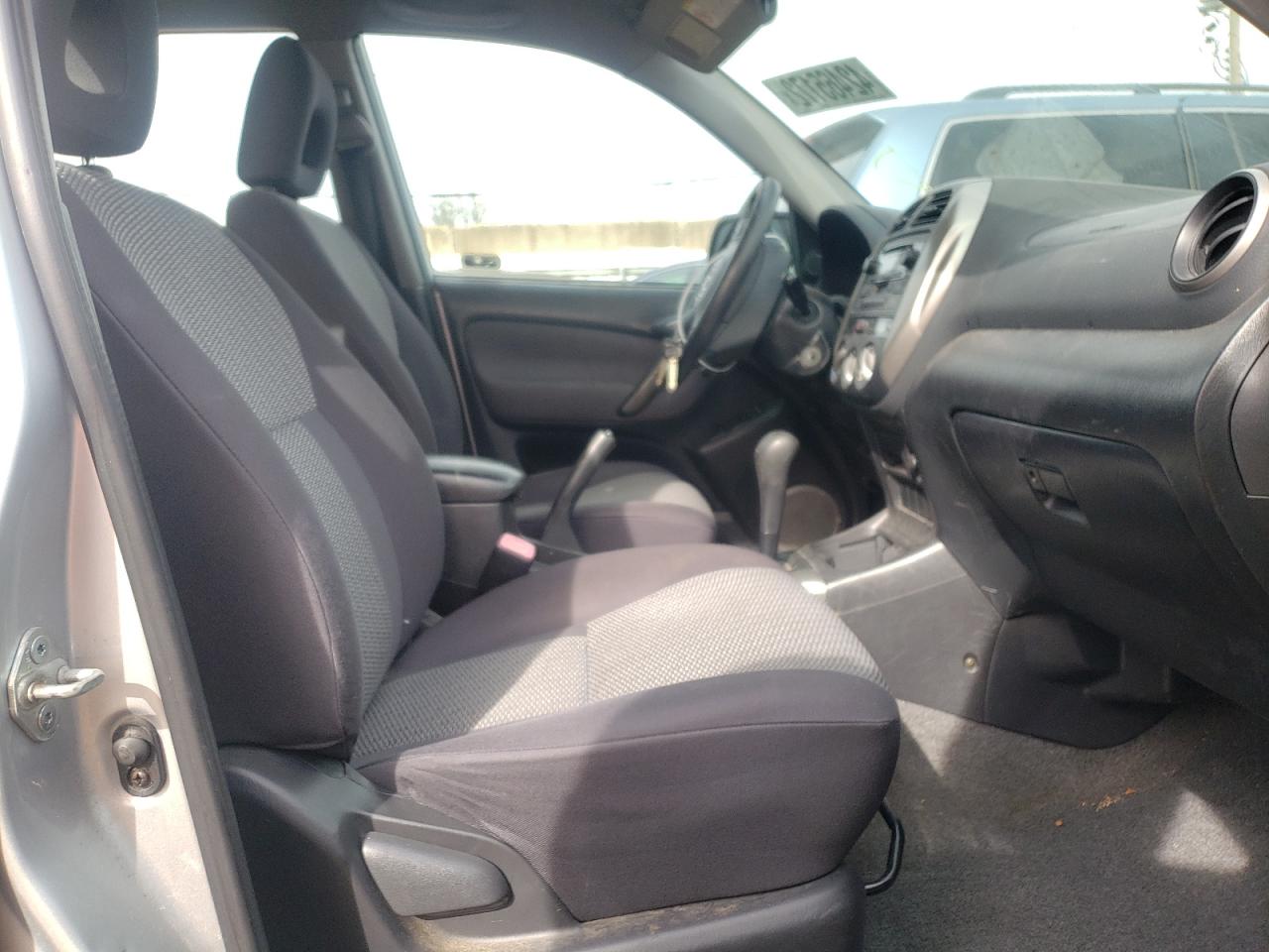 Photo 5 from auction – 2004 TOYOTA RAV4 with VIN JTEGD20V240011710