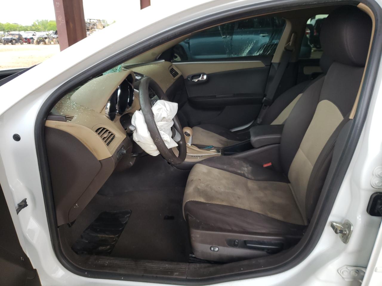 Photo 5 from auction – 2011 CHEVROLET MALIBU LS with VIN 1G1ZA5EU5BF245463
