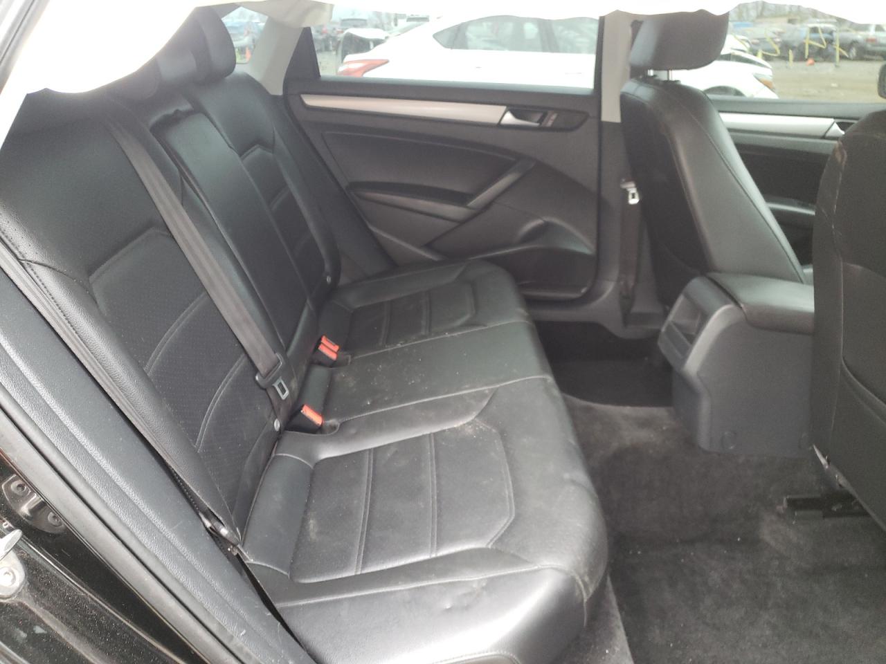 Photo 6 from auction – 2015 VOLKSWAGEN PASSAT S with VIN 1VWAT7A36FC075643