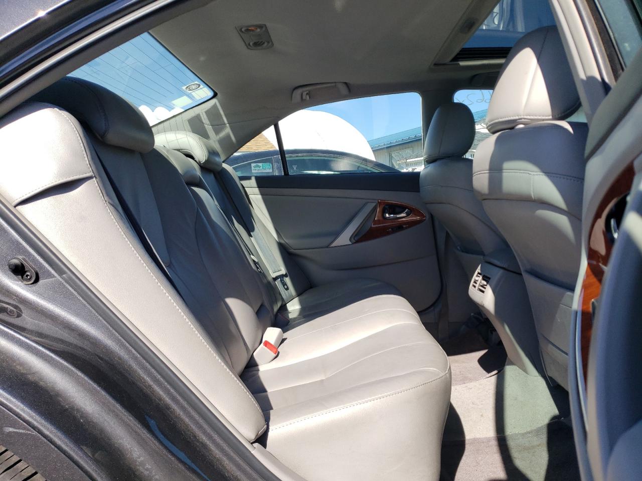 Photo 6 from auction – 2011 TOYOTA CAMRY HYBR with VIN 4T1BB3EK7BU137698
