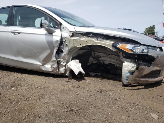 Photo 9 from auction – 2016 FORD FUSION SE with VIN 3FA6P0H74GR335804
