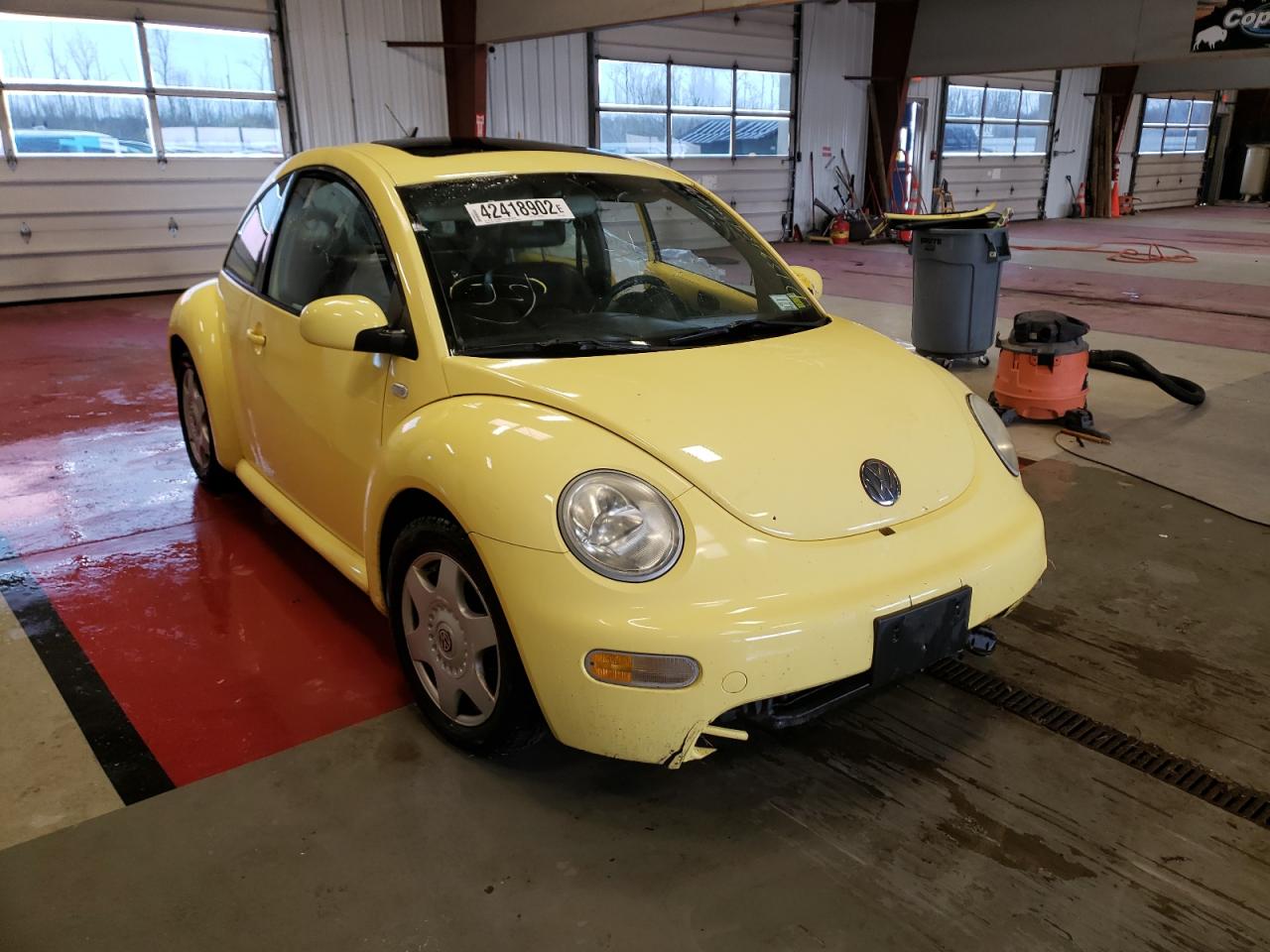 Photo 1 from auction – 2001 VOLKSWAGEN NEW BEETLE with VIN 3VWCT21C91M415564
