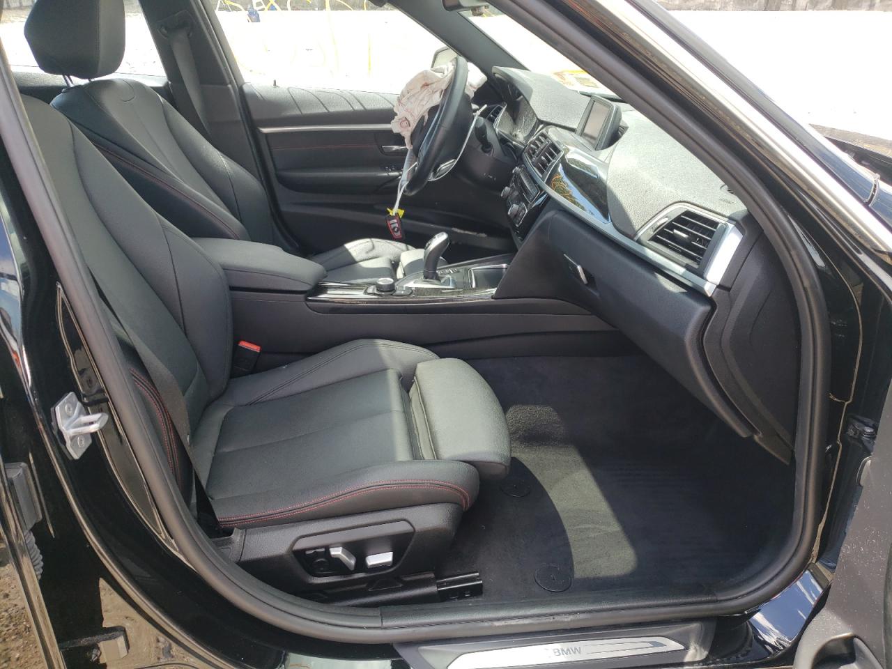 Photo 5 from auction – 2018 BMW 330 XI with VIN WBA8D9C53JA616397