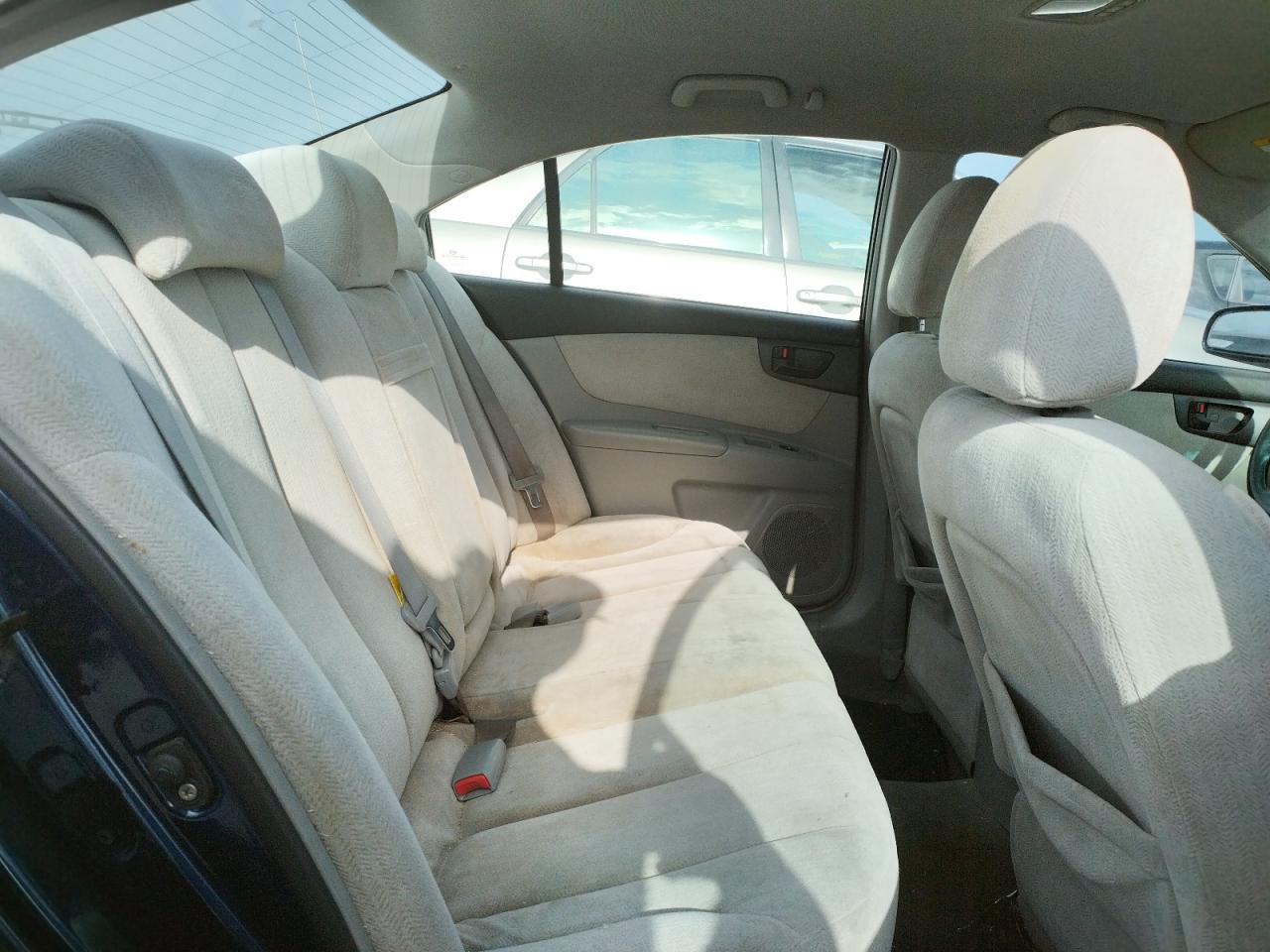 Photo 6 from auction – 2007 KIA OPTIMA LX with VIN KNAGE123275089075