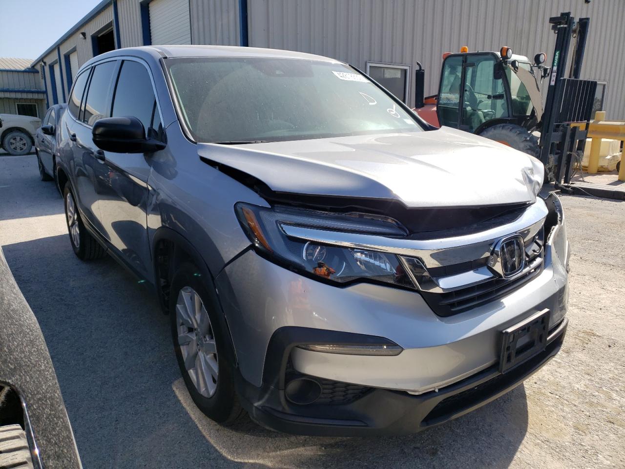 HONDA PILOT LX 2019 with VIN 5FNYF5H17KB015613 - Photo from auction
