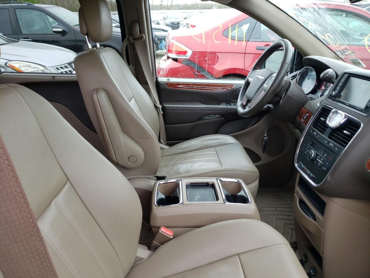 Photo 5 from auction – 2015 CHRYSLER TOWN & COU with VIN 2C4RC1BG8FR728842