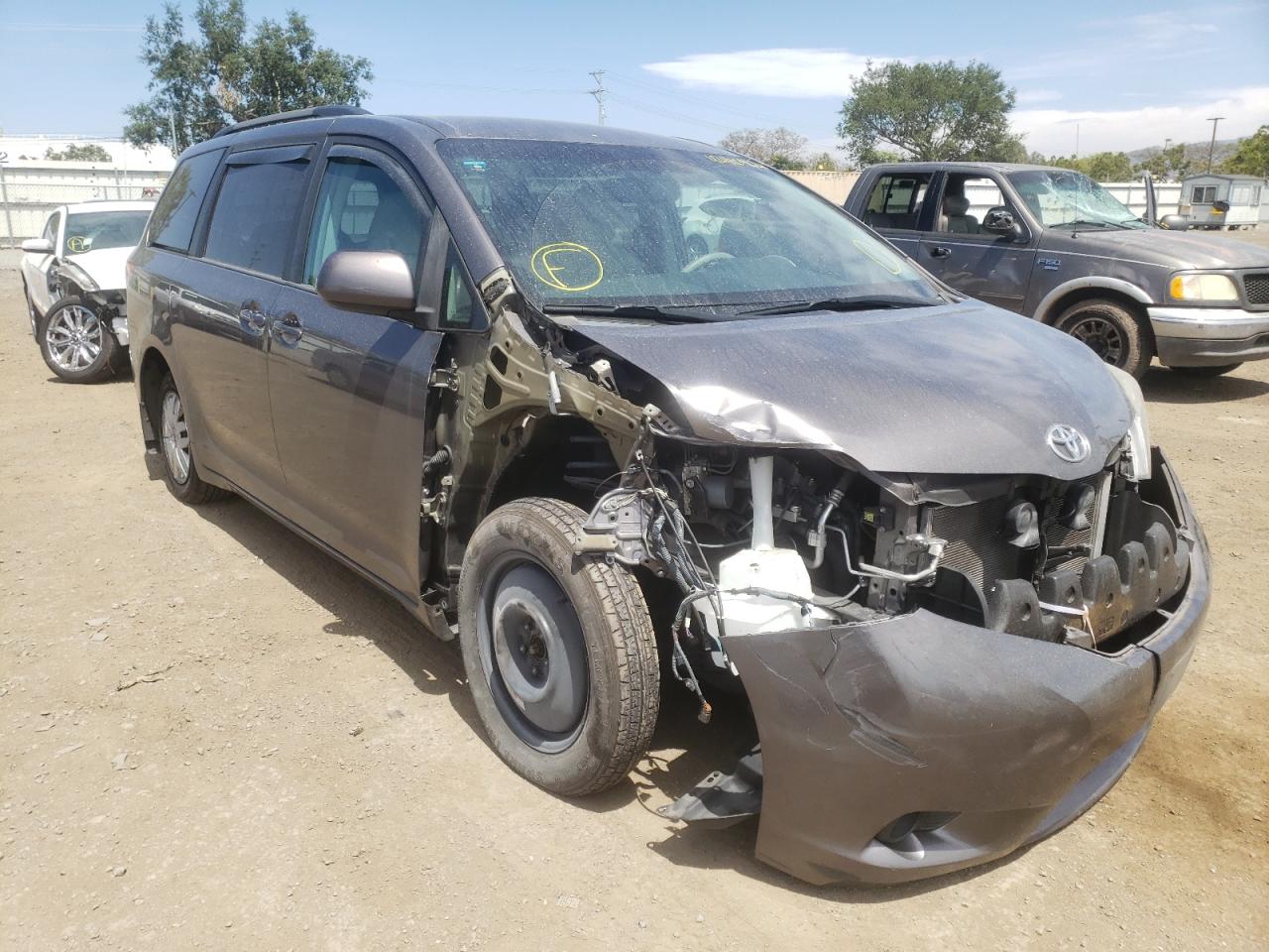 TOYOTA SIENNA LE 2014 with VIN 5TDKK3DC3ES424804 - Photo from auction