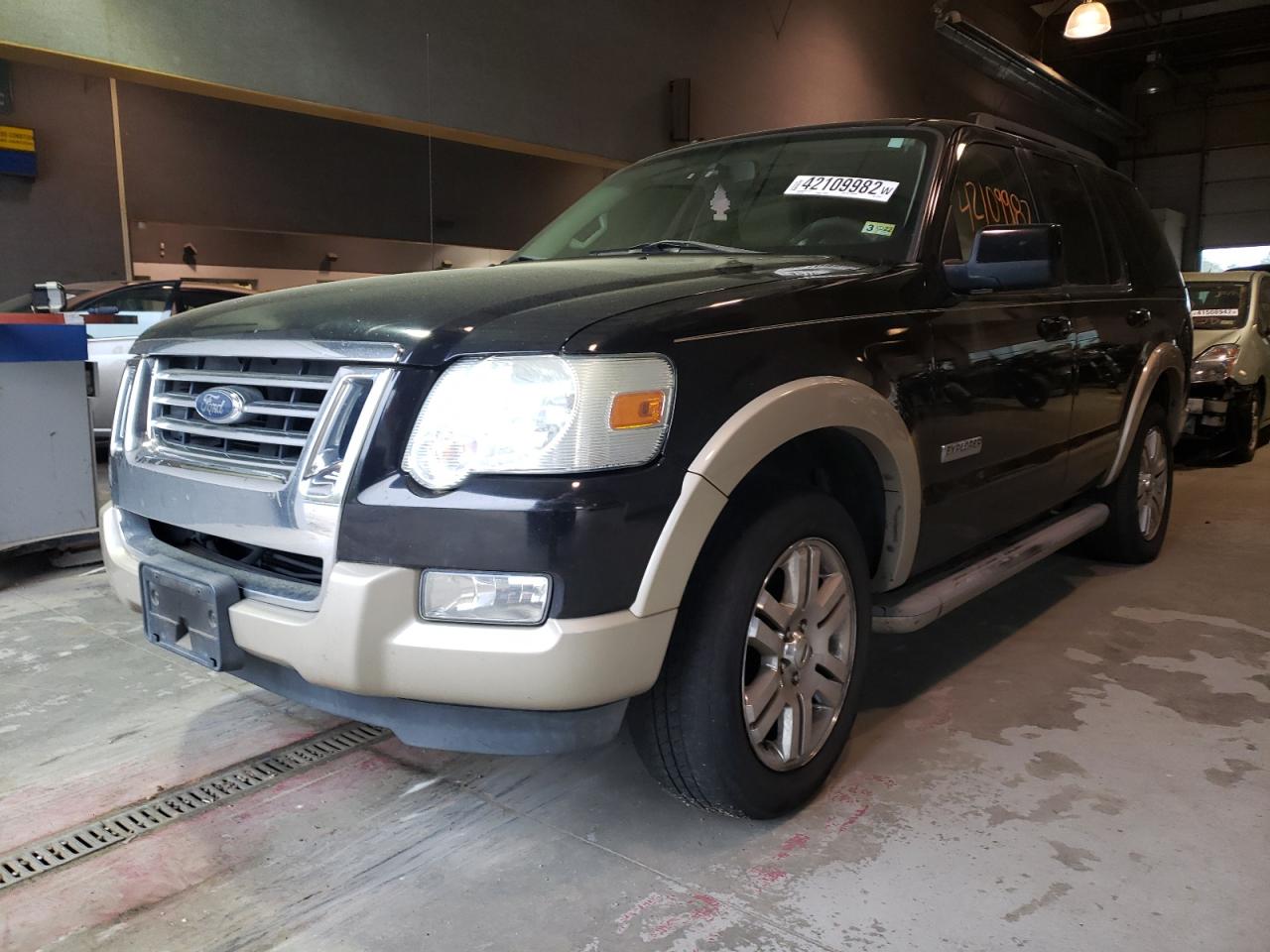 Photo 2 from auction – 2008 FORD EXPLORER E with VIN 1FMEU74E88UA66515