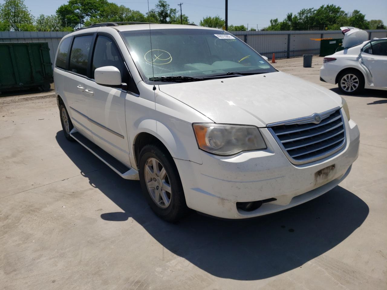 Photo 1 from auction – 2010 CHRYSLER TOWN & COU with VIN 2A4RR5D17AR233940