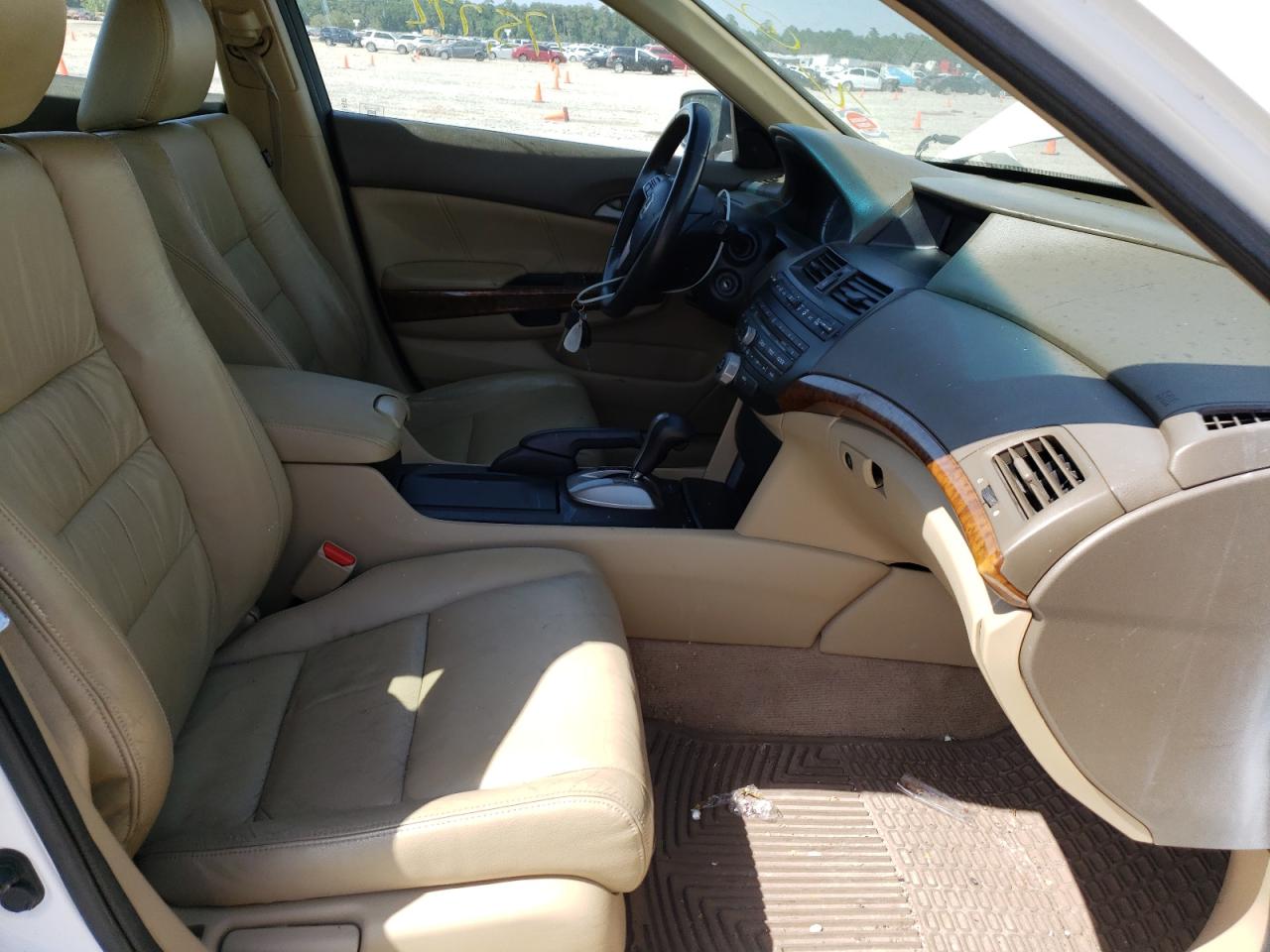 Photo 5 from auction – 2010 HONDA ACCORD EXL with VIN 1HGCP2F85AA092494