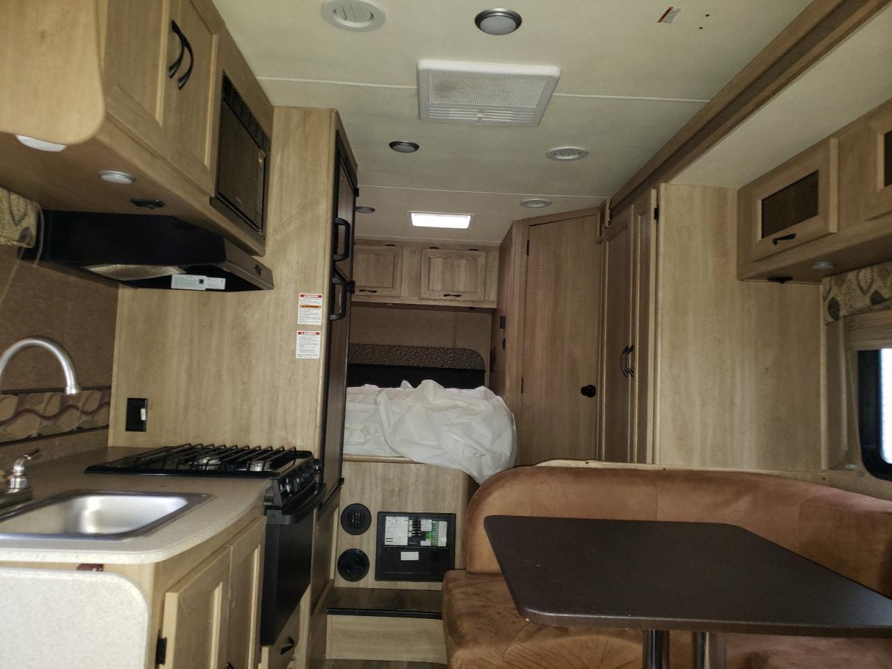 Photo 6 from auction – 2014 FORD ECONOLINE with VIN 1FDWE3FSXEDB15674
