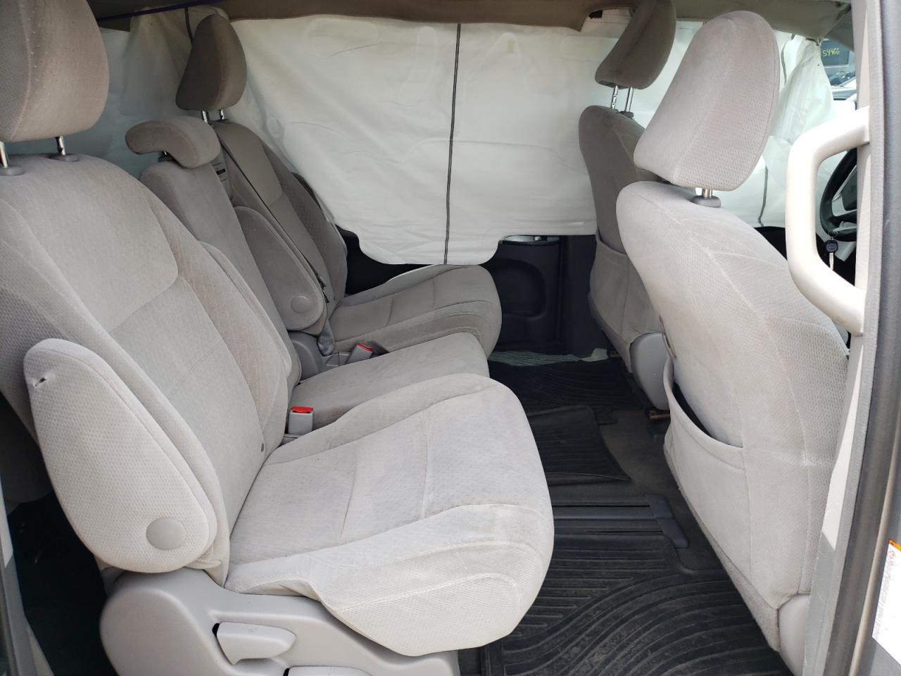 Photo 6 from auction – 2017 TOYOTA SIENNA LE with VIN 5TDKZ3DC5HS852860
