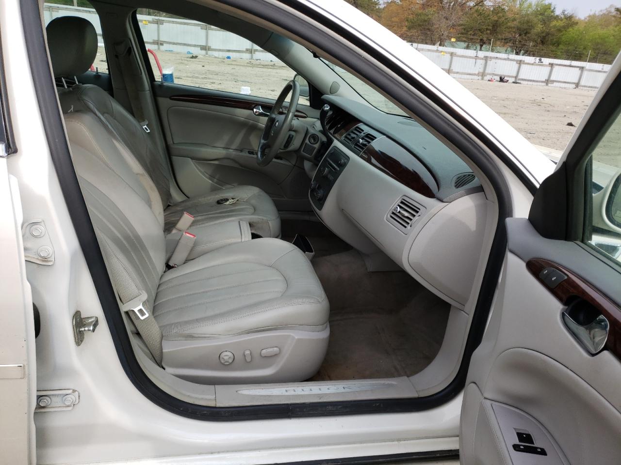 Photo 5 from auction – 2011 BUICK LUCERNE CX with VIN 1G4HC5EM9BU113522