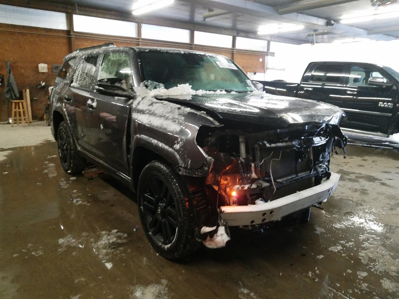 TOYOTA 4RUNNER SR 2020 with VIN JTEBU5JR5L5752917 - Photo from auction