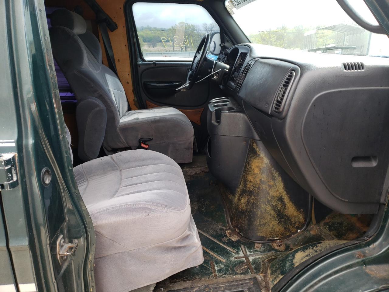 Photo 5 from auction – 2002 DODGE RAM VAN B1 with VIN 2B6HB11Y52K130689