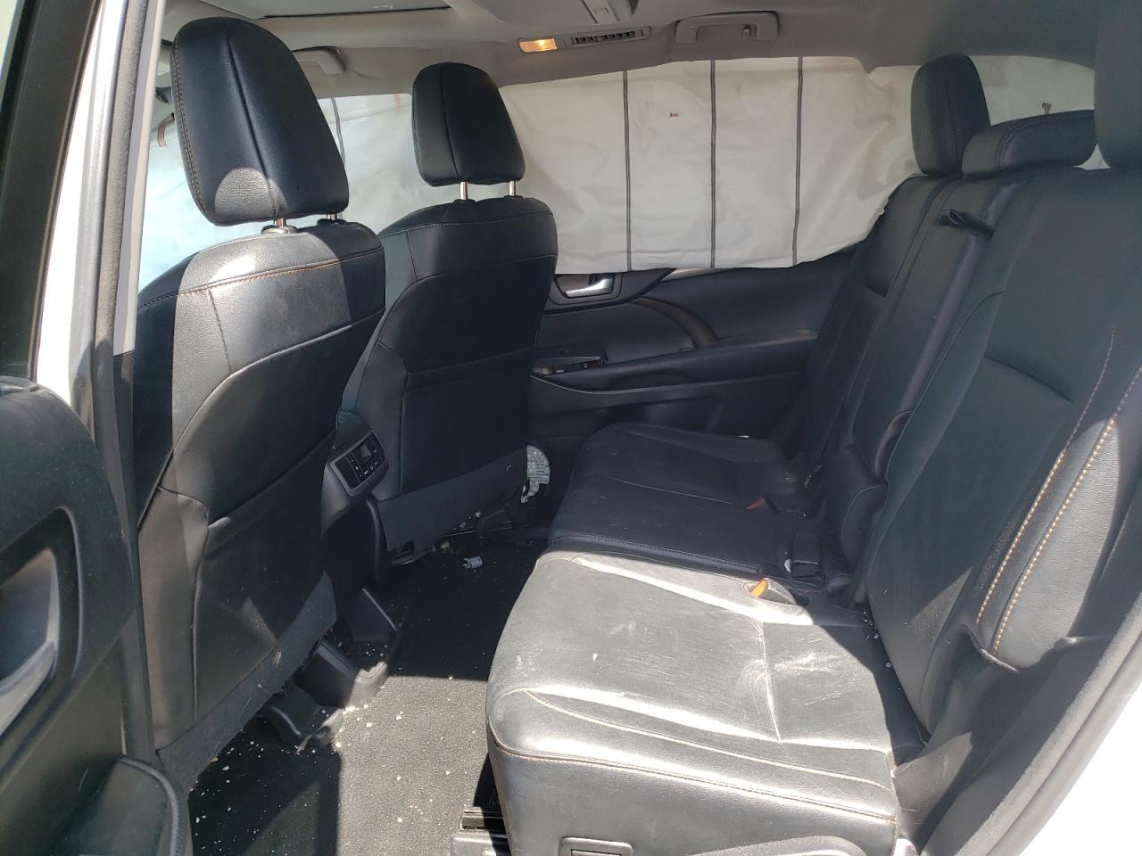 Photo 6 from auction – 2017 TOYOTA HIGHLANDER with VIN 5TDKZRFH6HS515769