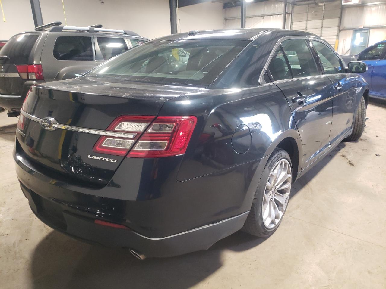 Photo 4 from auction – 2015 FORD TAURUS LIM with VIN 1FAHP2F82FG106351