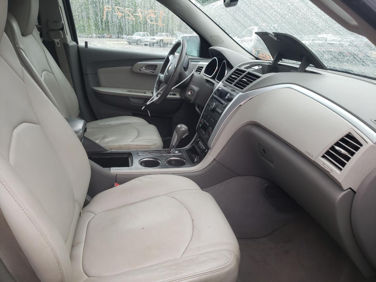 Photo 5 from auction – 2011 CHEVROLET TRAVERSE L with VIN 1GNKRJED6BJ406157