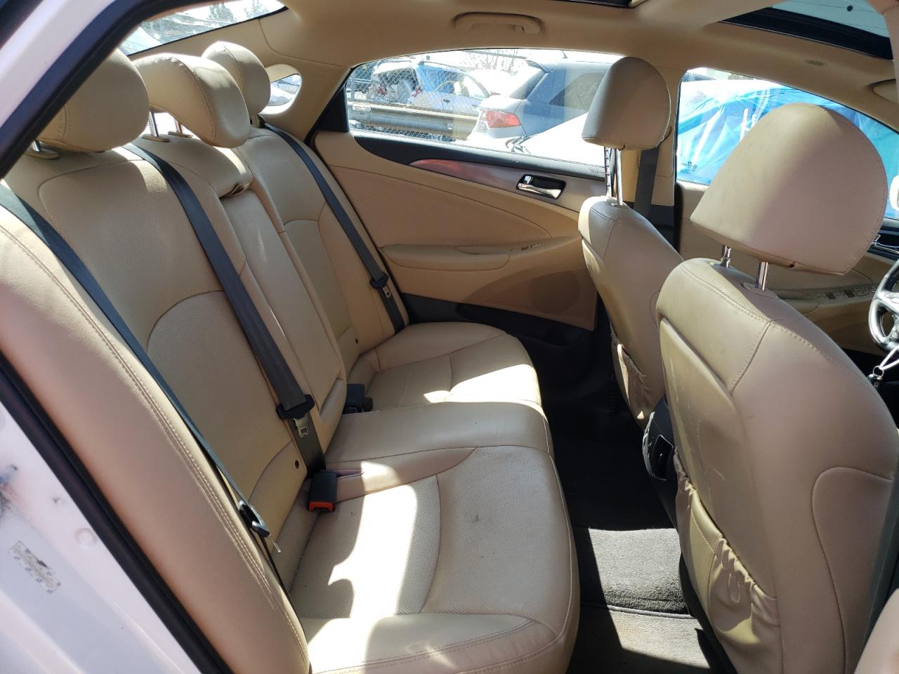 Photo 6 from auction – 2013 HYUNDAI SONATA HYB with VIN KMHEC4A47DA068801