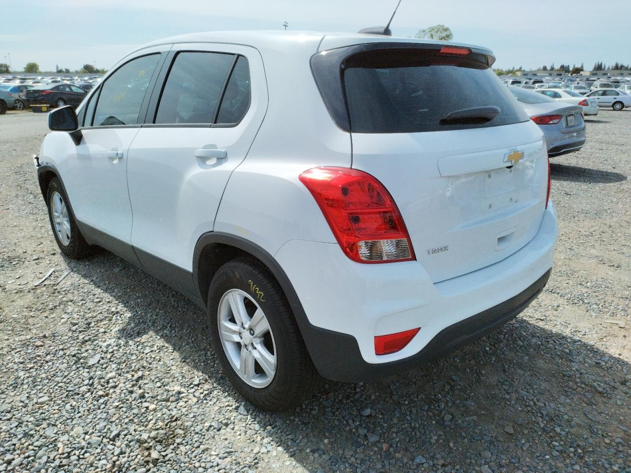 Photo 3 from auction – 2020 CHEVROLET TRAX LS with VIN 3GNCJKSB9LL337706