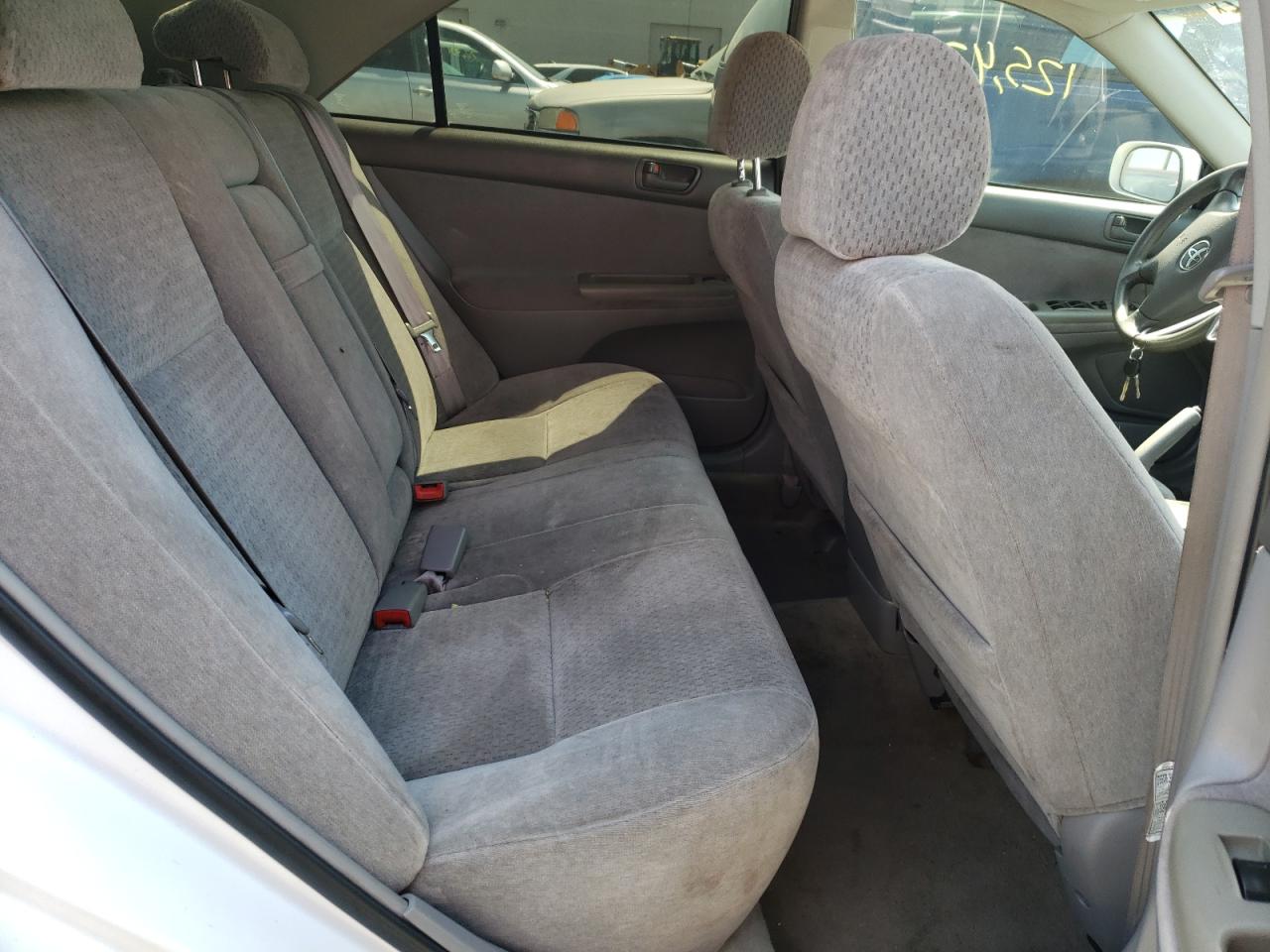Photo 6 from auction – 2002 TOYOTA CAMRY LE with VIN 4T1BF32KX2U020884