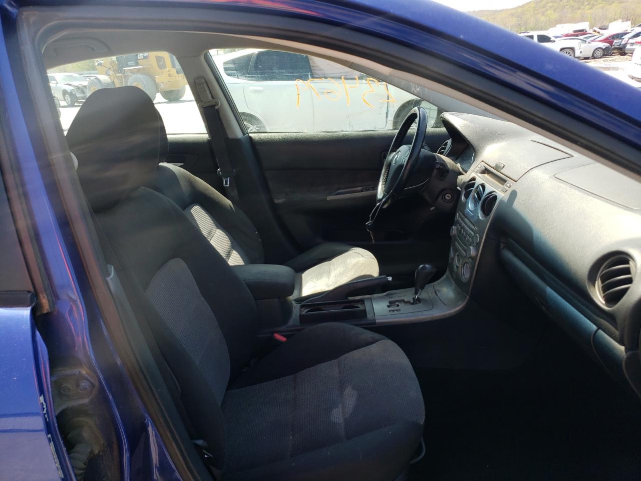Photo 5 from auction – 2005 MAZDA 6 I with VIN 1YVHP84C855M36293