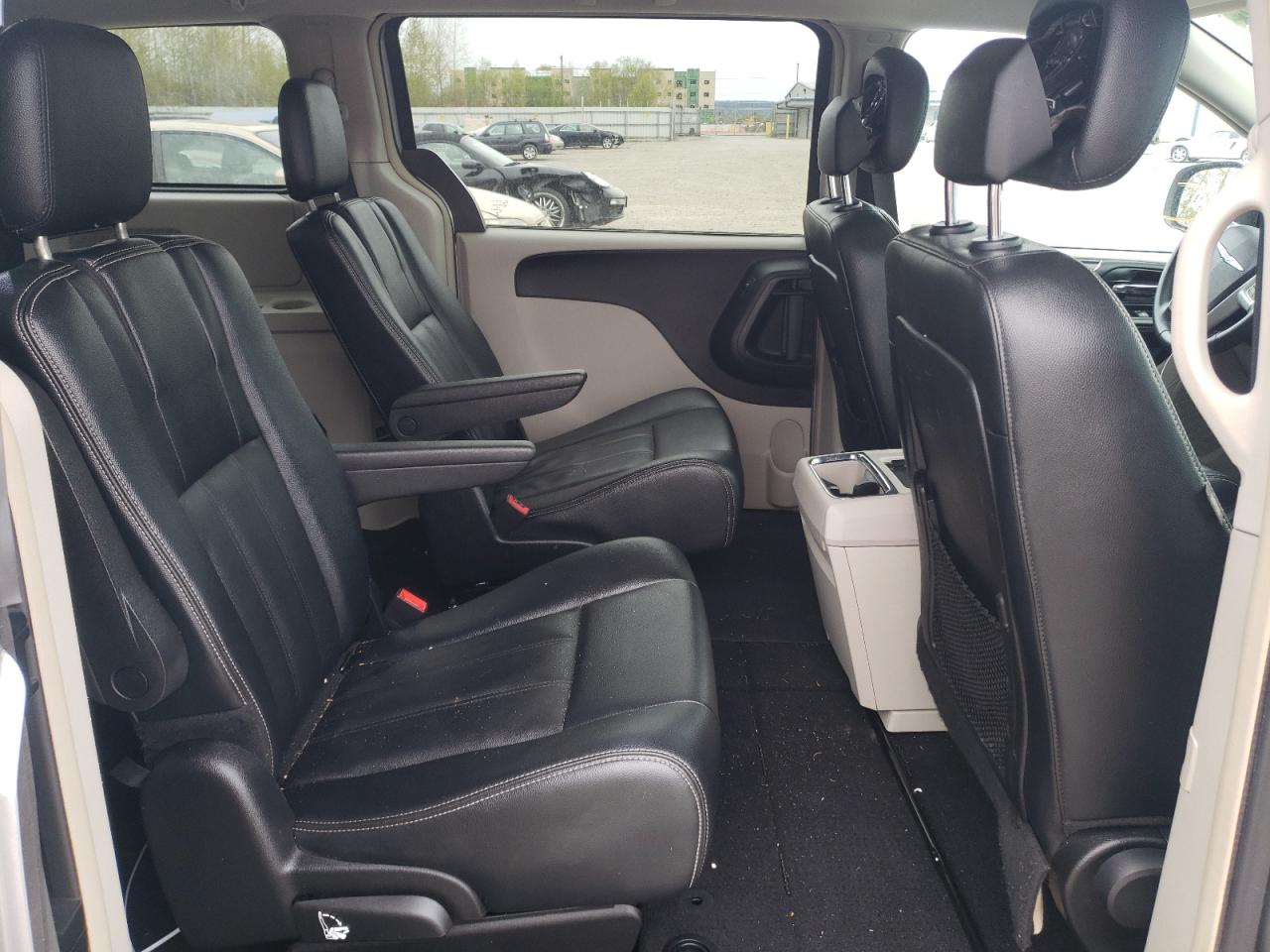 Photo 6 from auction – 2016 CHRYSLER TOWN & COU with VIN 2C4RC1BG1GR187439