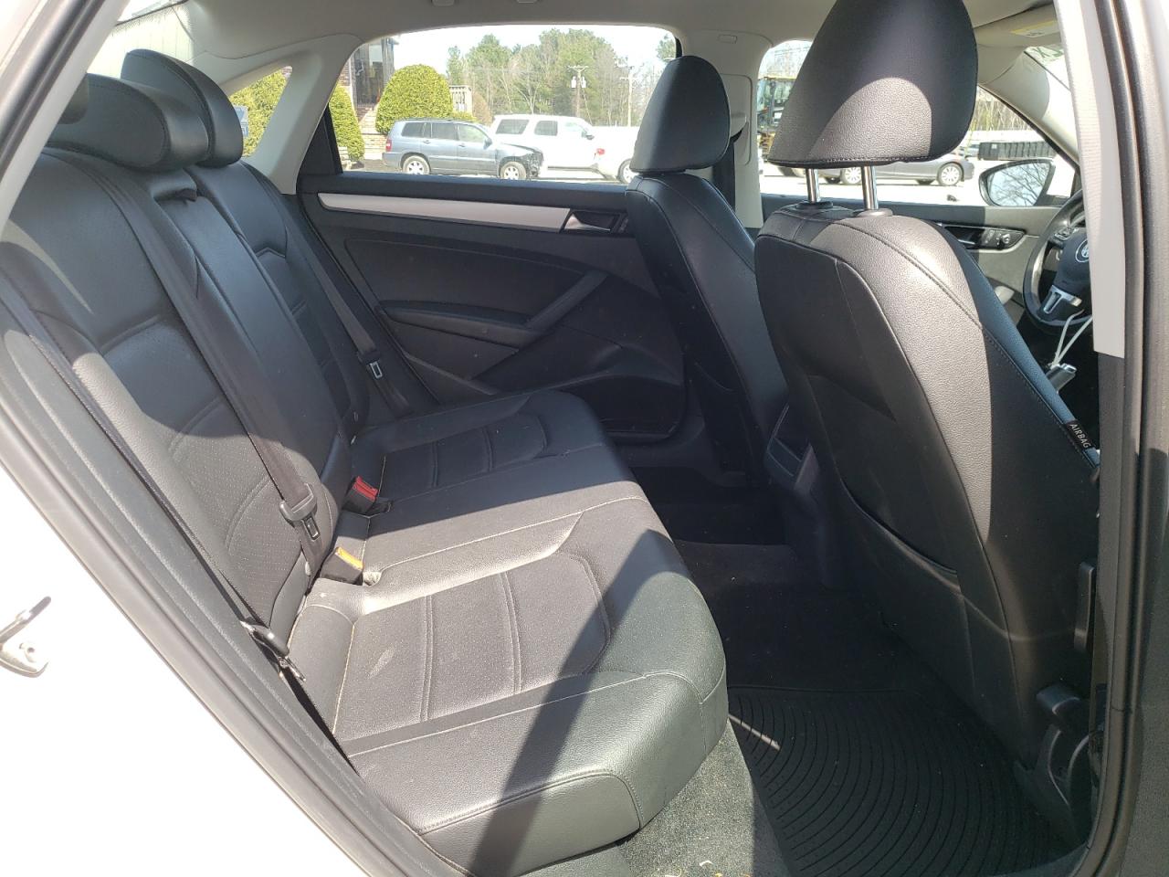 Photo 6 from auction – 2012 VOLKSWAGEN PASSAT SE with VIN 1VWBP7A35CC082197