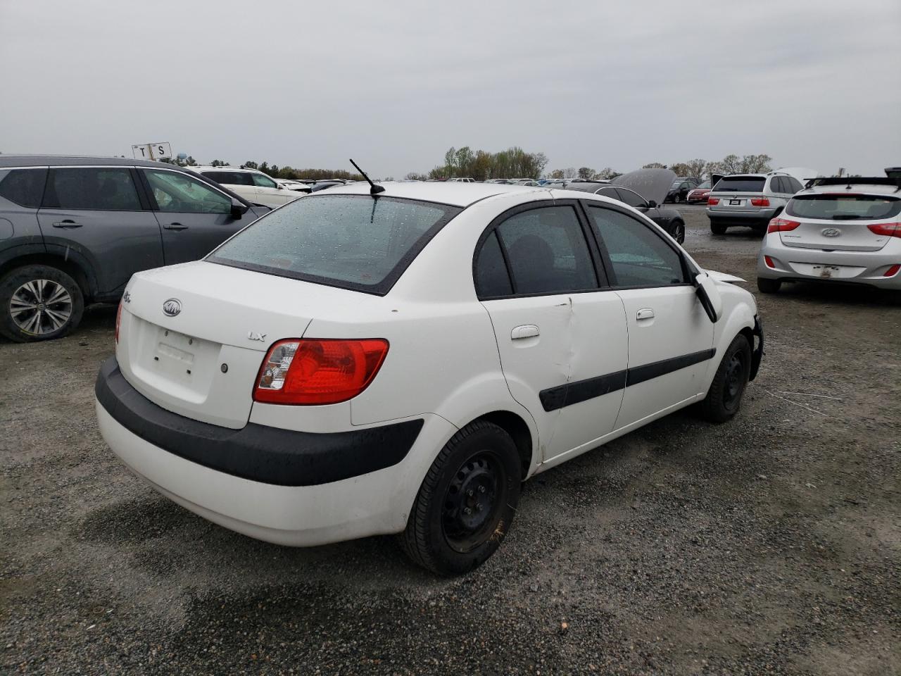 Photo 4 from auction – 2007 KIA RIO BASE with VIN KNADE123776190500