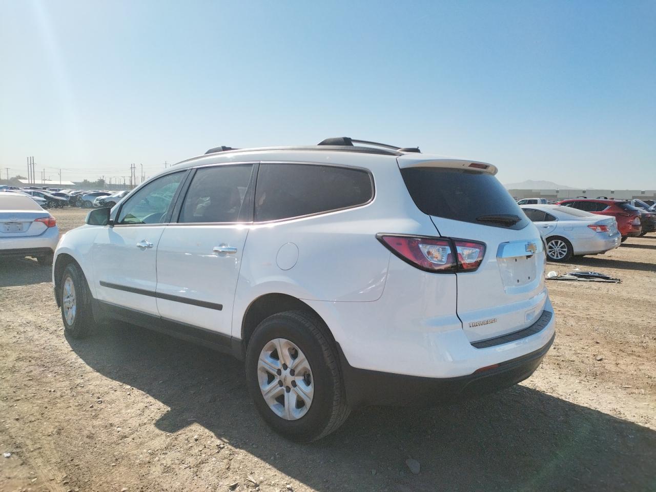 Photo 3 from auction – 2017 CHEVROLET TRAVERSE L with VIN 1GNKRFED2HJ241620