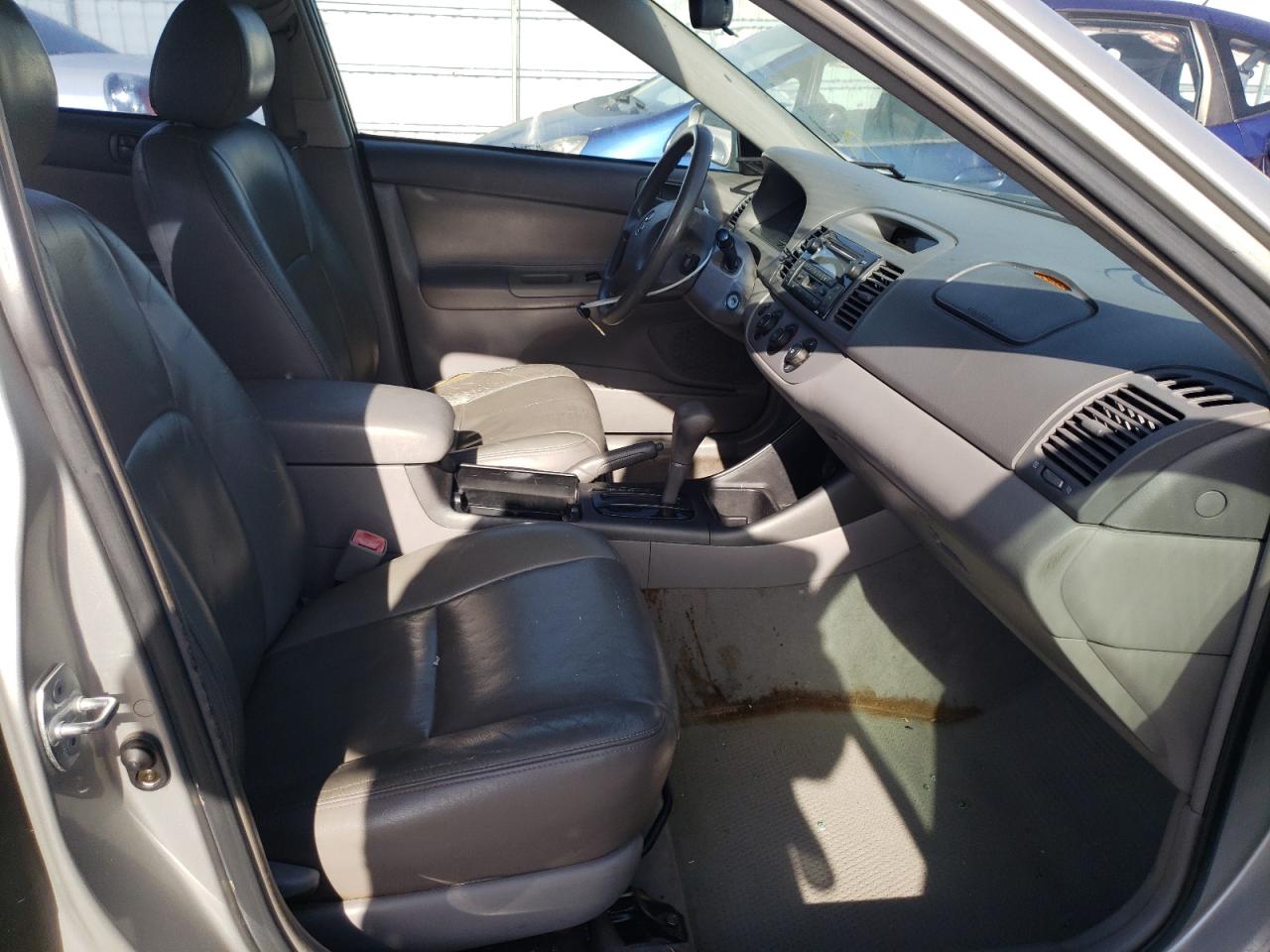 Photo 5 from auction – 2004 TOYOTA CAMRY LE with VIN 4T1BE32K94U831887