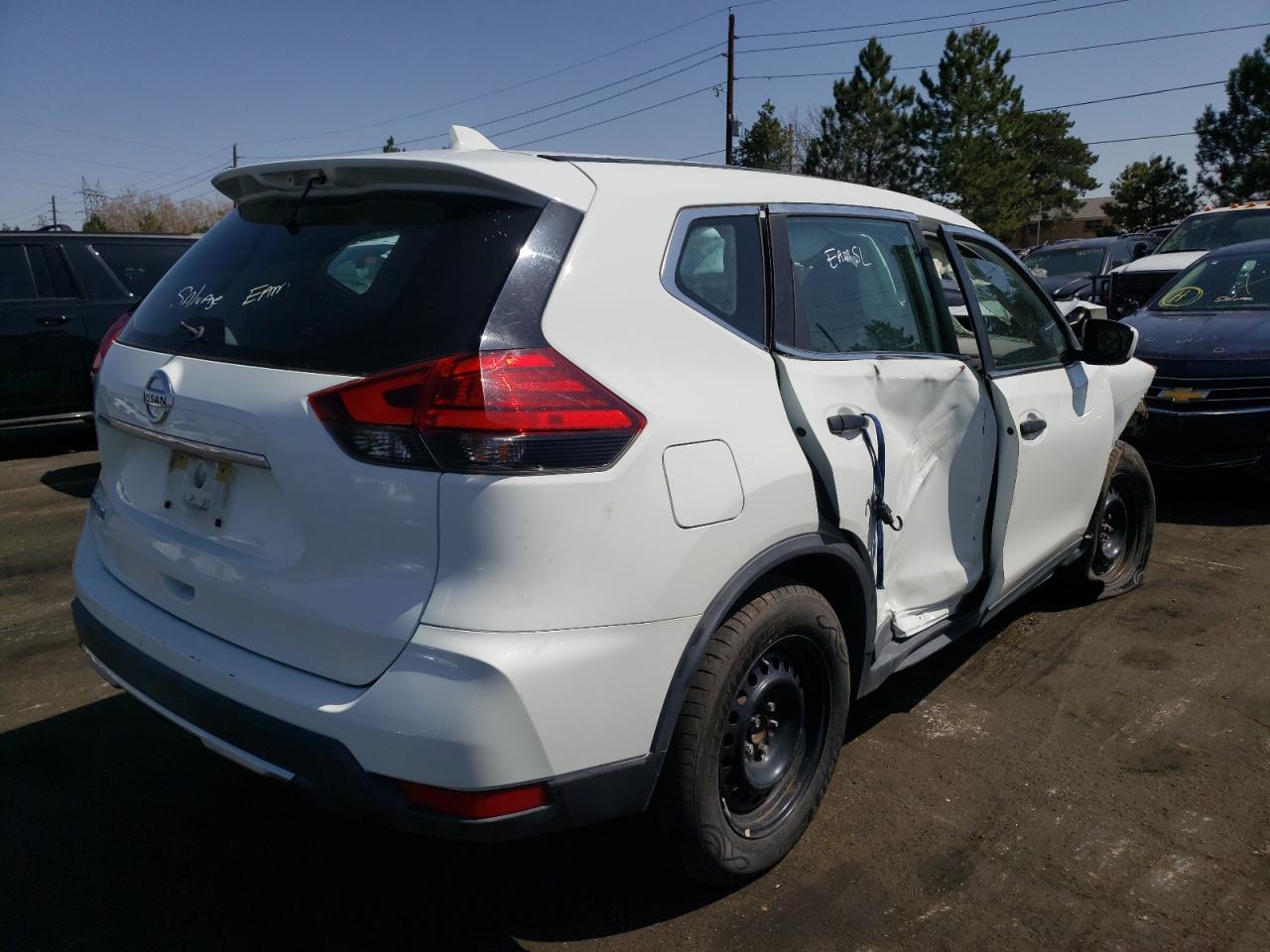 Photo 4 from auction – 2017 NISSAN ROGUE S with VIN KNMAT2MT1HP576873