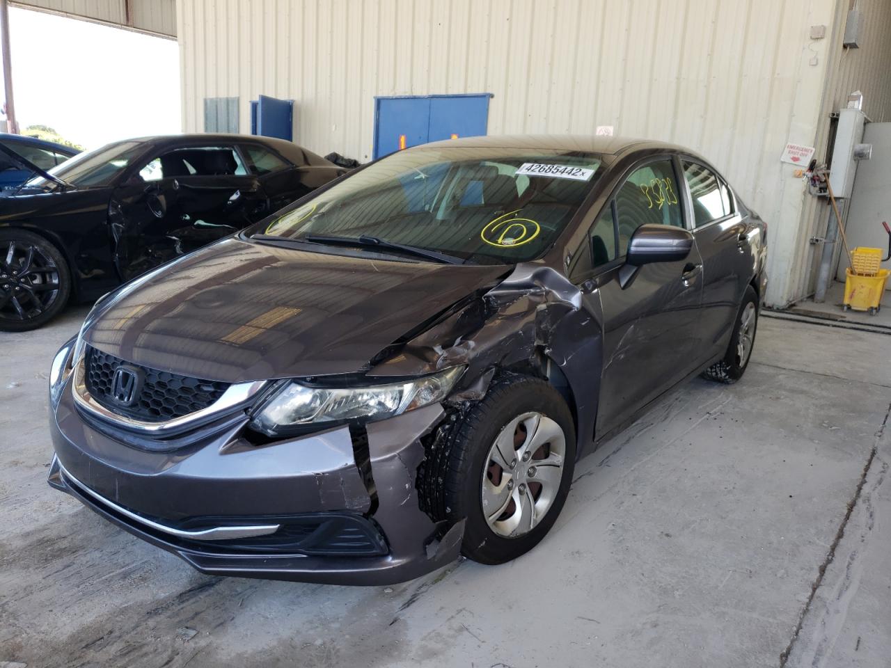 Photo 2 from auction – 2015 HONDA CIVIC LX with VIN 19XFB2F53FE056372