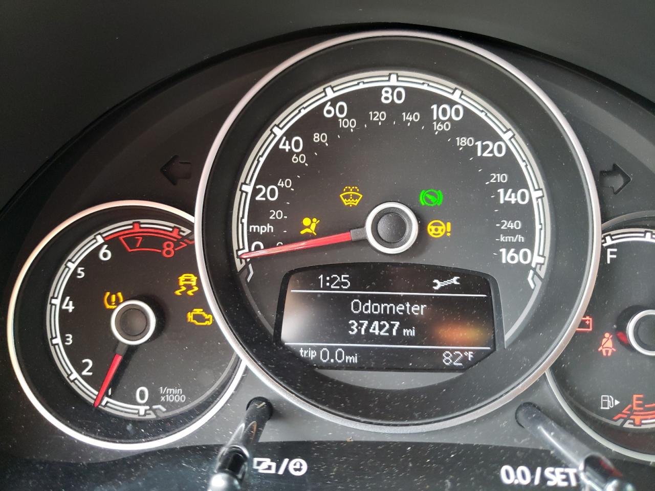 Photo 8 from auction – 2018 VOLKSWAGEN BEETLE S with VIN 3VW5DAAT8JM517812