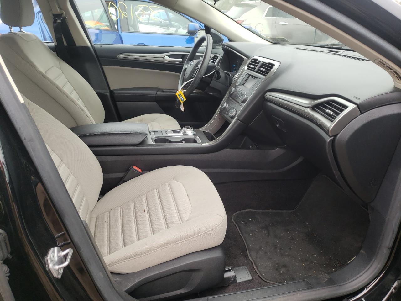 Photo 5 from auction – 2017 FORD FUSION S with VIN 3FA6P0G77HR161570