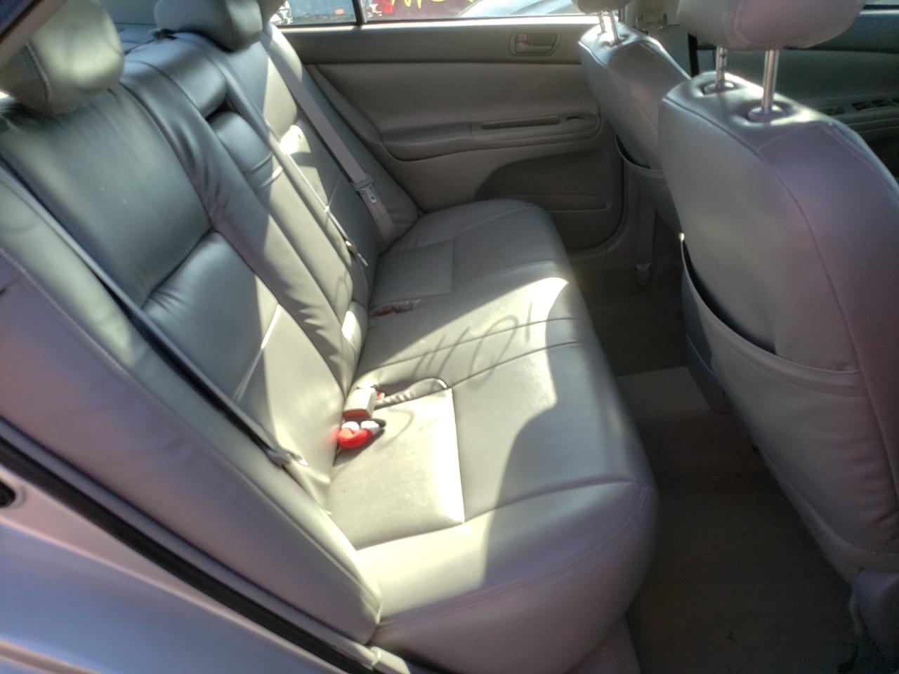 Photo 6 from auction – 2004 TOYOTA CAMRY LE with VIN 4T1BE32K74U833105