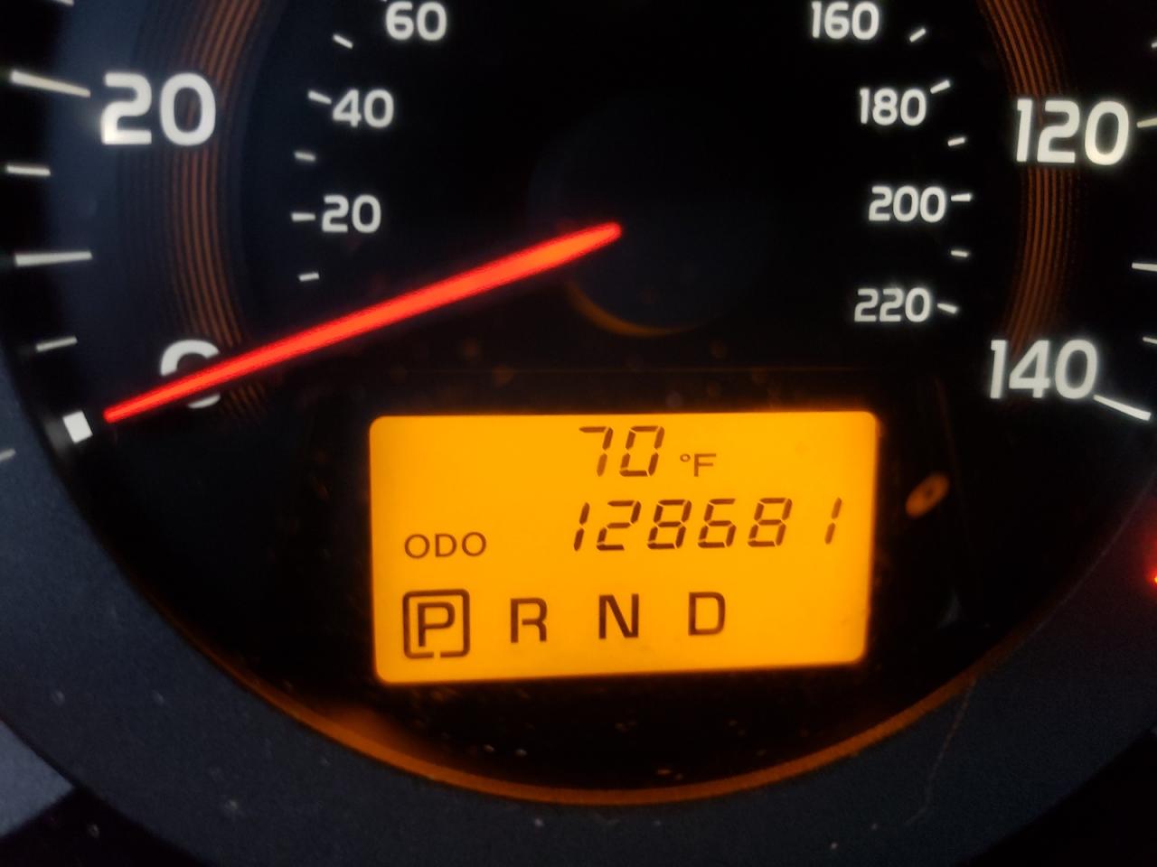 Zdjęcie 8 z aukcji – 2010 TOYOTA RAV4 z VIN JTMBF4DV5AD037110