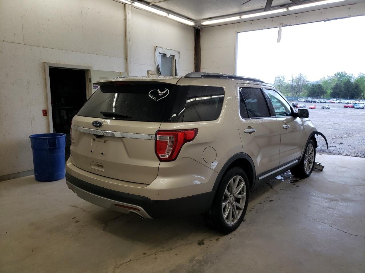 Photo 4 from auction – 2017 FORD EXPLORER L with VIN 1FM5K7F8XHGC33422