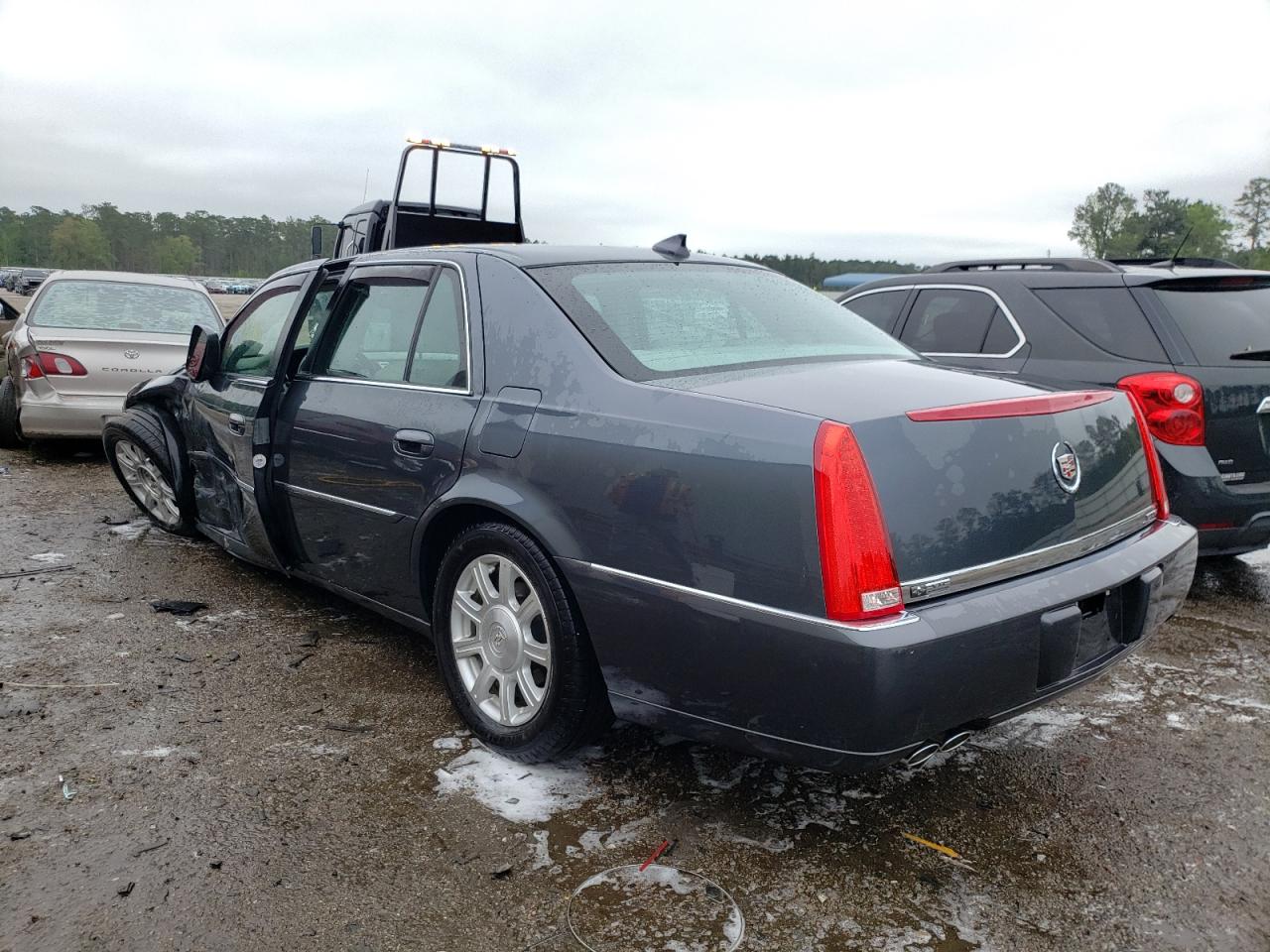 Photo 3 from auction – 2011 CADILLAC DTS with VIN 1G6KA5E61BU104995