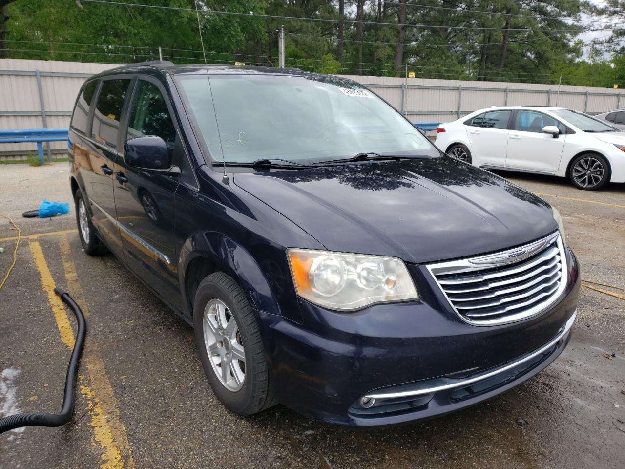 CHRYSLER TOWN & COU 2011 with VIN 2A4RR5DGXBR641404 - Photo from auction