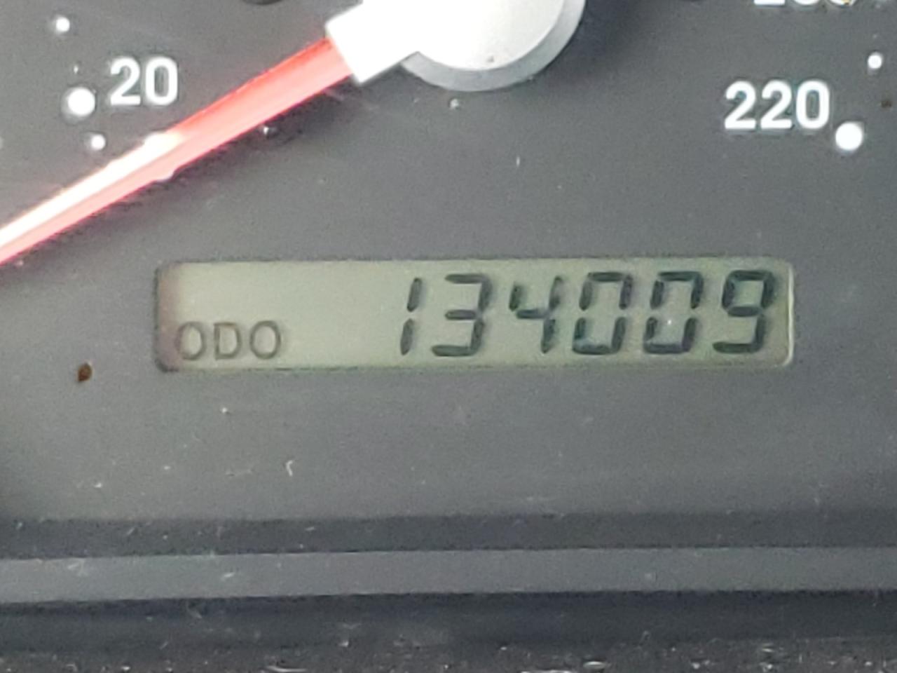Photo 8 from auction – 2004 KIA SORENTO EX with VIN KNDJD733945198495